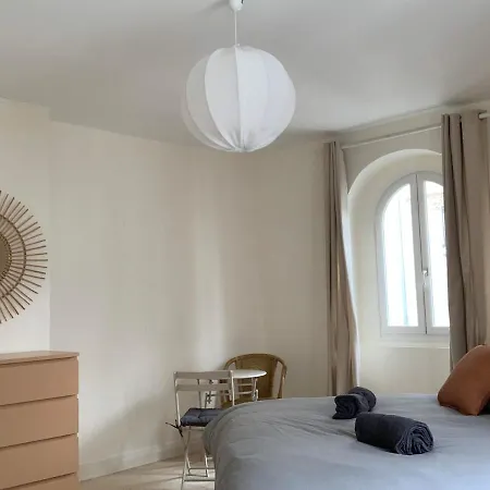 15, Beautiful 3 Bedrooms Διαμέρισμα *