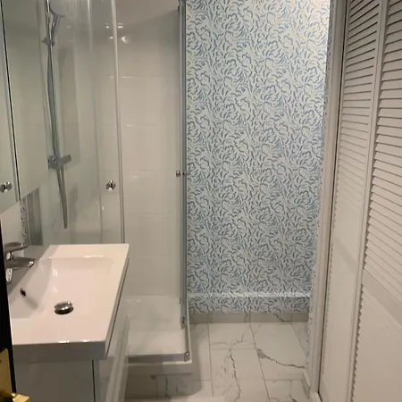 15, Beautiful 3 Bedrooms Διαμέρισμα *