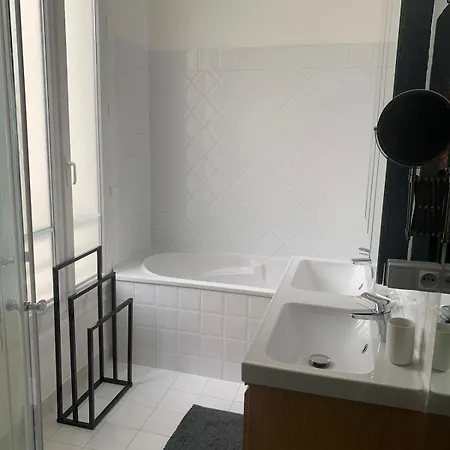 15, Beautiful 3 Bedrooms باريس