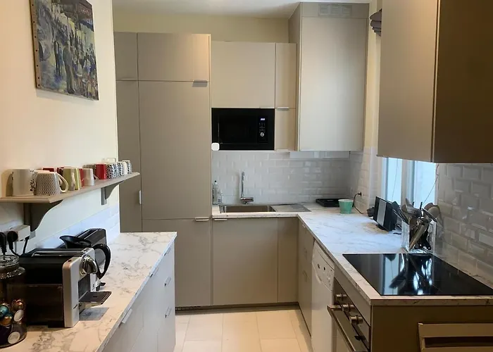 15, Beautiful 3 Bedrooms 公寓 *